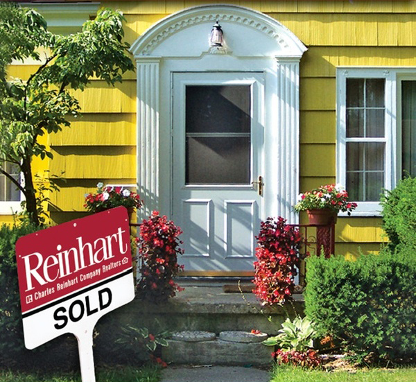 Delightful Dexter Home on Largest Lot in Island Hills Estates